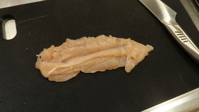 鶏ささみ肉を開く