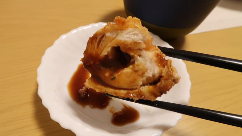 中濃ソースをかけた鶏ささみチーズフライ