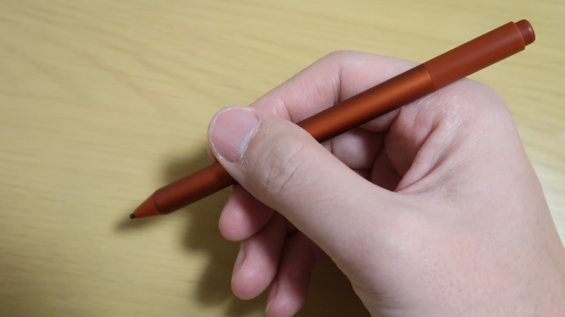 Surface Penを手に持ったところ