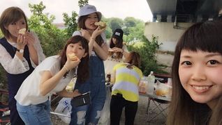 みんなでBBQ!!
<BR>年に何回かみんなで企画して、社長とスタッフ全員で盛り上がります♪