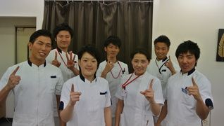 弊社メインの治療のカイロプラクティック。外国製のトムソンベッドを用いて、非常に深い考えを落とし込みます。