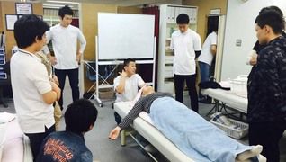 会社主催の一般参加者を募って、セミナー写真です。このときは首の治療法についてセミナーさせていただきました。