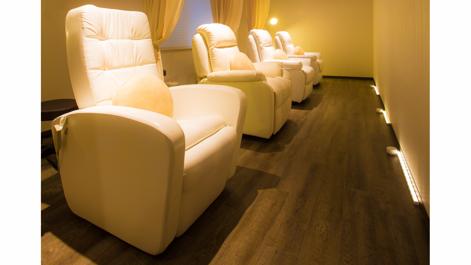 パーチェスガールズのアイリスト スタッフの求人 福岡県福岡市 リジョブ