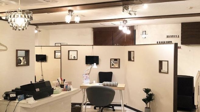 Nail Eyelash Bee 鳥栖店のネイリスト スタッフの求人 佐賀県鳥栖市 リジョブ