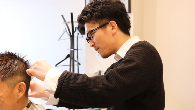 ヘアカット専門店 Cutroomアクタ西宮店の美容師 店長の求人 兵庫県西宮市 リジョブ