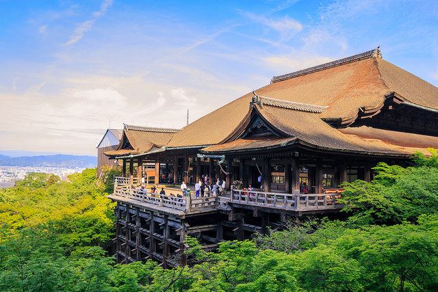 清水寺 音羽山 夜間拝観は必須 お土産店もつななる京都人気スポット