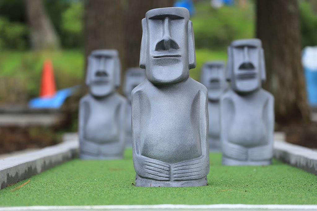 モアイ像がモチーフのパターゴルフ/富士すばるランド(山梨県富士河口湖町)