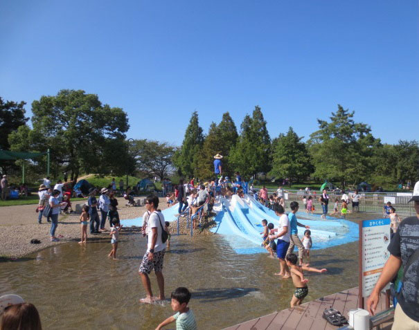 夏は親子で賑わうじゃぶじゃぶ池/とだがわこどもランド(愛知県名古屋市)