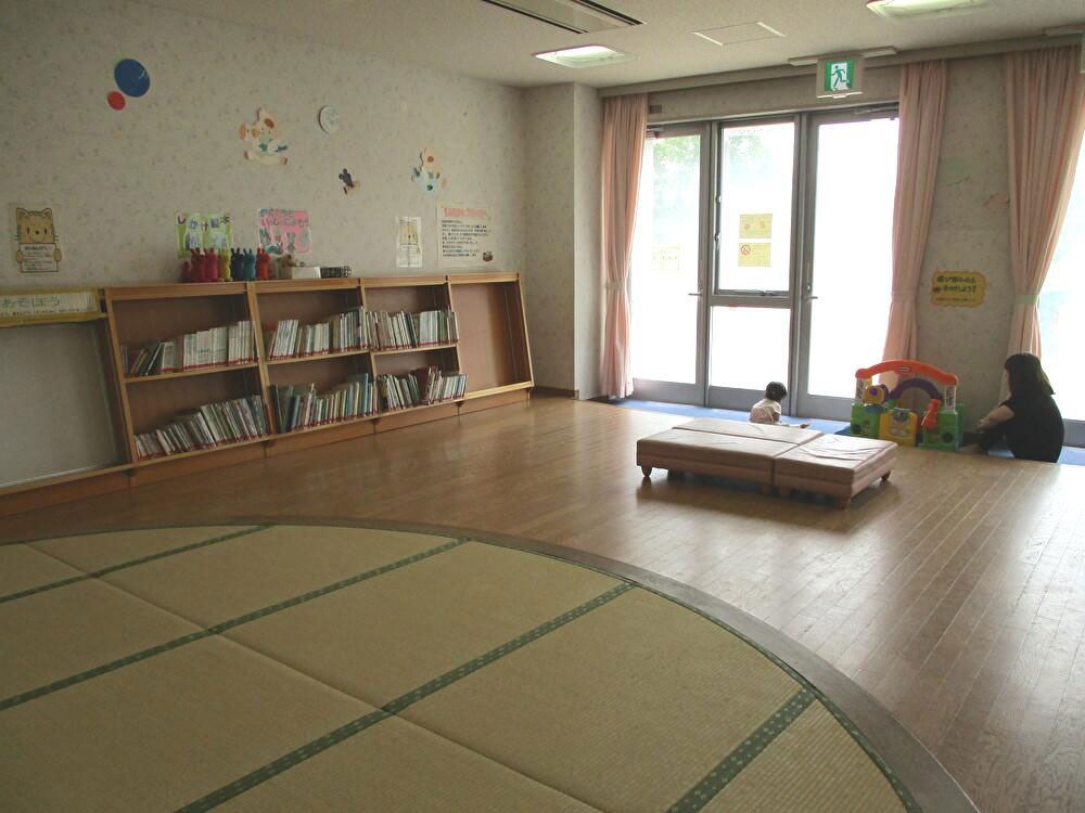 畳と床に分かれた広い乳幼児室/とだがわこどもランド(愛知県名古屋市)