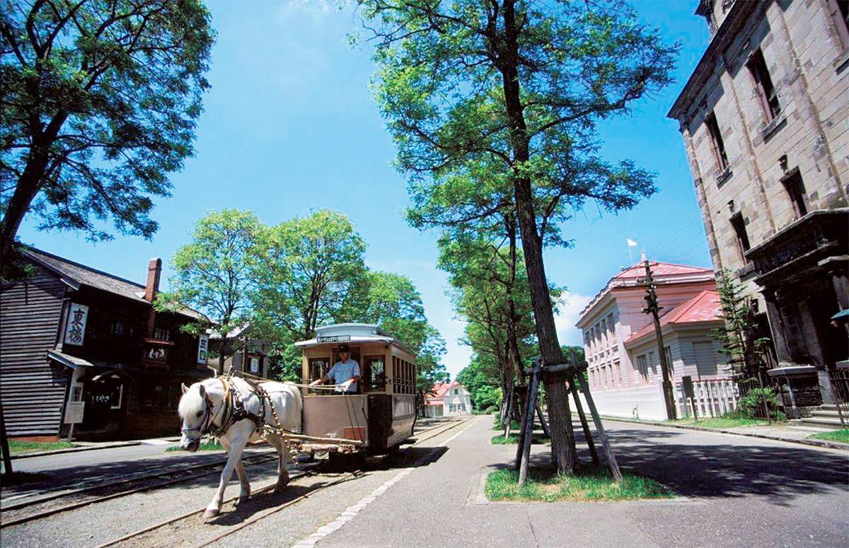 レトロな街並みを走る馬車鉄道/北海道開拓の村(札幌市)