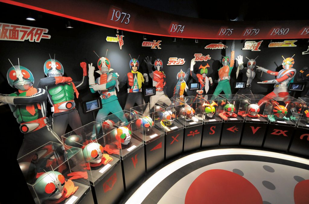 歴代ライダーのマスクがズラリと並ぶ「仮面ライダーの世界」/石ノ森萬画館(宮城県/石巻市)