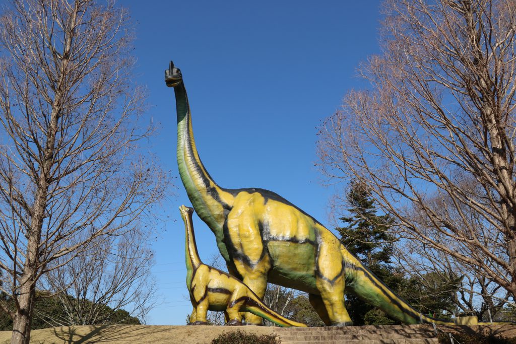 屋外に展示されているブラキオサウルス/豊橋市自然史博物館(愛知県)