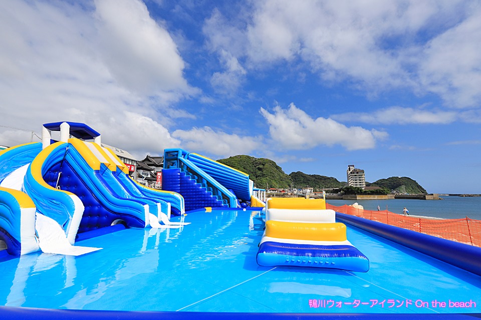 砂浜の上にあるOn the beach/鴨川ウォーターアイランド(内浦海水浴場)(千葉県/鴨川市)