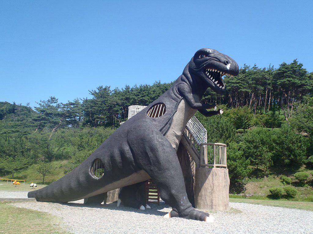 ティラノサウルスのすべり台/いこいの森児童公園(新潟県/村上市)