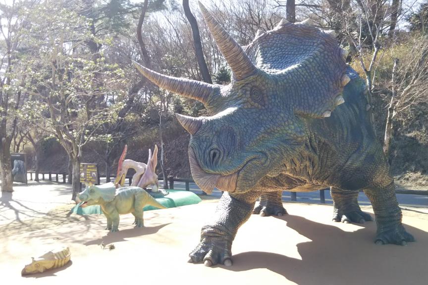 トリケラトプスの親子の復元模型/岡崎市東公園動物園・恐竜広場(愛知県/岡崎市)