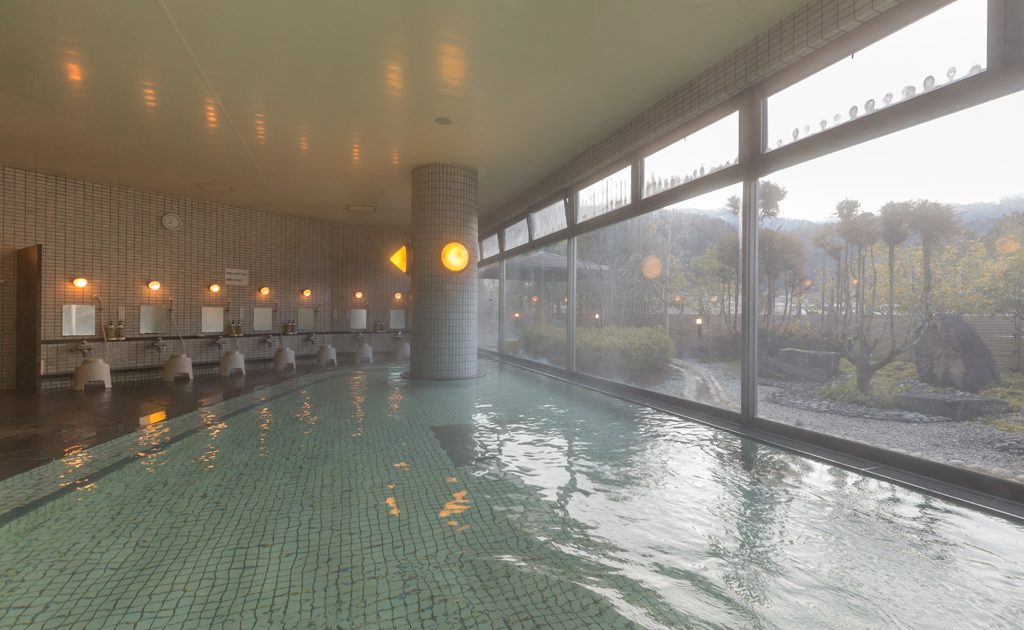 露天風呂にプール グランピングも楽しめる 中津川温泉クアリゾート湯舟沢 るるぶkids