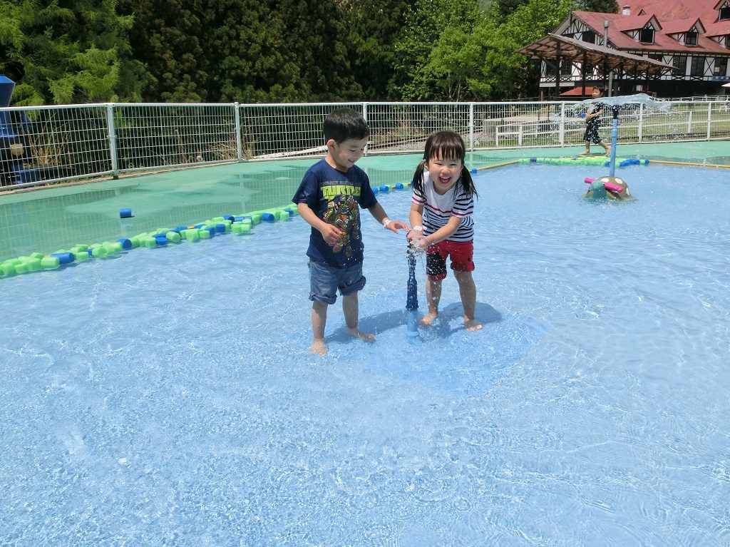 水遊び場には噴水に子どもたちは大喜び/上越国際プレイランド(新潟県/南魚沼市)