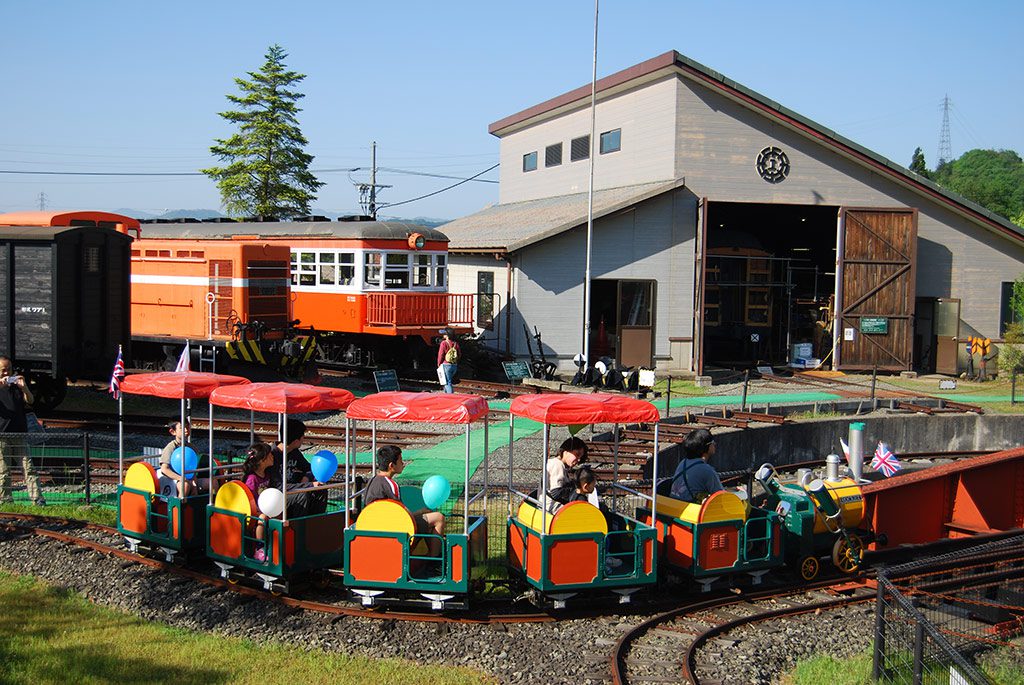 周遊するミニ列車「ロケット号」/加悦SL広場(京都府/与謝郡与謝野町)