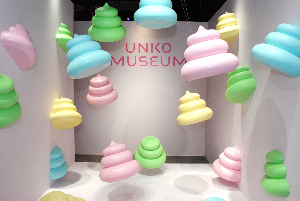 記念撮影スポット「フライングうんこ」/うんこミュージアムTOKYO(ダイバーシティ東京)