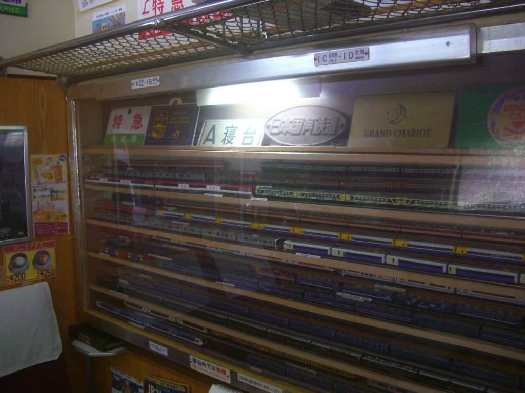 鉄道模型展示や電車の網棚もある店内/食堂車北斗星(千葉県/鴨川市)