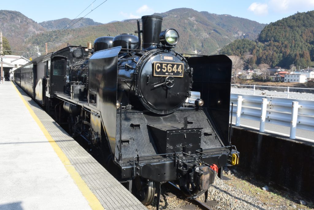 千頭駅ホームに停車中のSL/千頭SL資料館(静岡県/川根本町)
