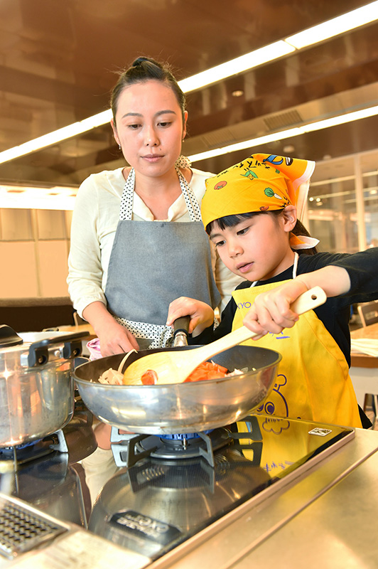 親子クラス「キッズ イン ザ キッチン」