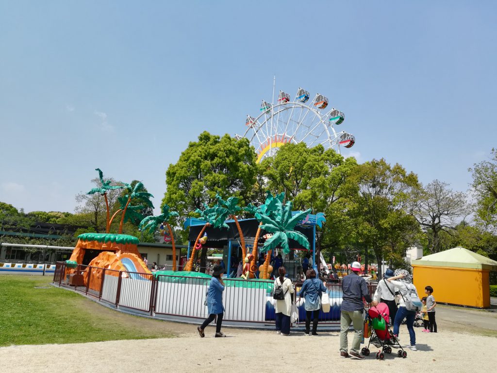観覧車もある遊戯施設ゾーン/熊本市動植物園