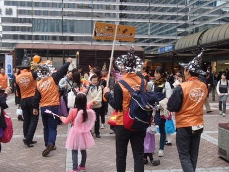 ハロウィンファミリー仮装ウォークの様子(イメージ)