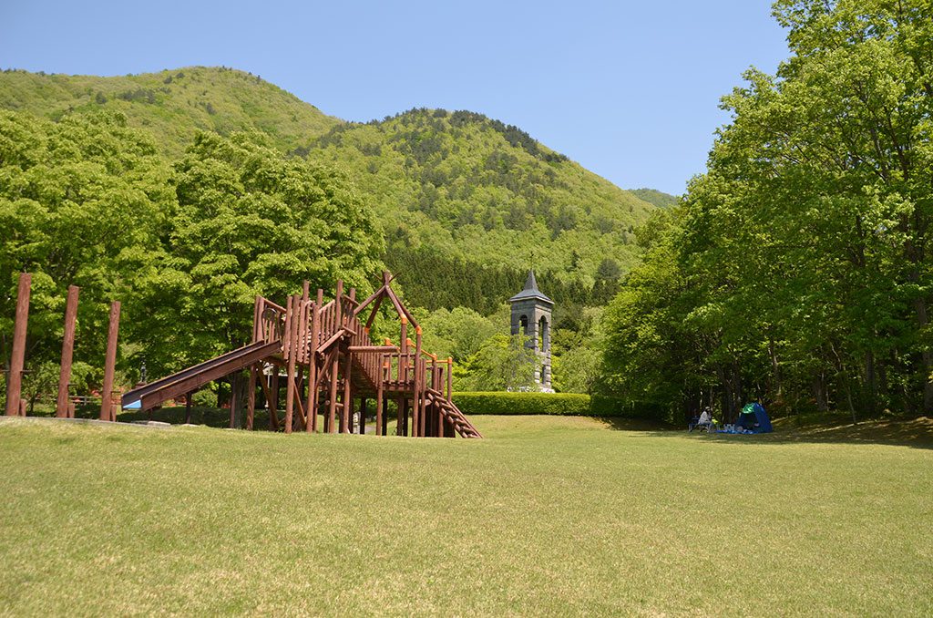多目的広場の巨大アスレチック/箱の森プレイパーク(栃木県/那須塩原市)