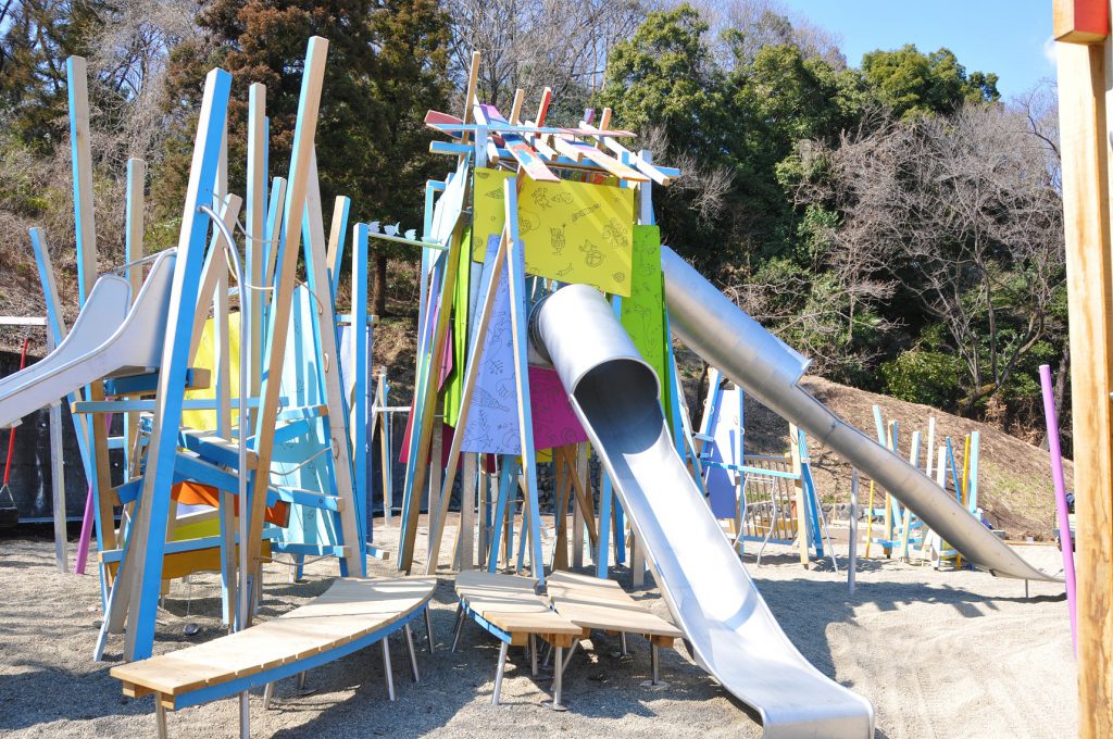 ジャングルジムとすべり台を組み合わせたような個性的な遊具/観音山公園ケルナー広場(群馬県/高崎市)