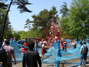 埼玉県のアスレチック11選！大型公園や空中のジップライン・ネット遊具に注目