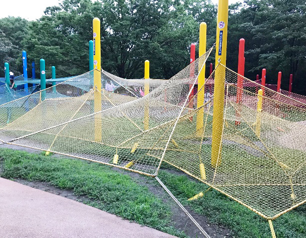 「こどもの森」の大きな遊具/国営昭和記念公園(東京都/立川市)