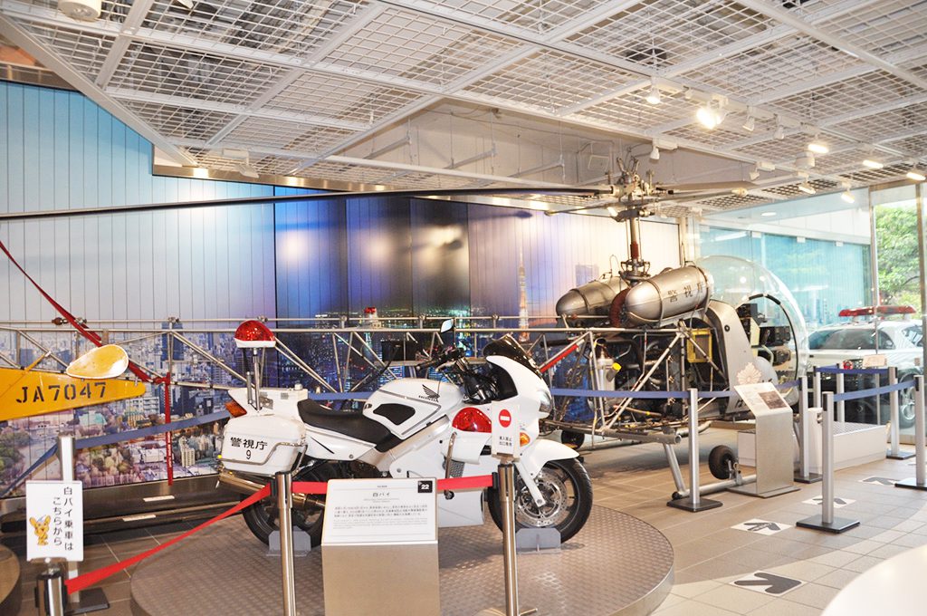 ヘリコプターや白バイの展示/警察博物館(東京都/中央区)