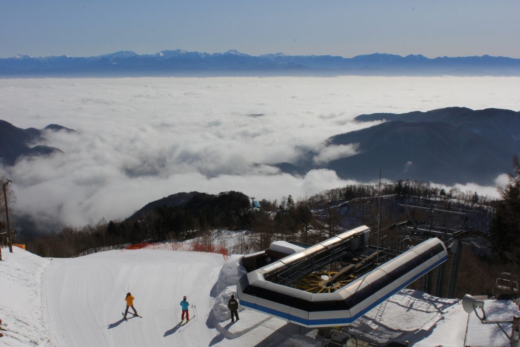 標高1600m「パノラマコース」スタート地点からの景色/ヘブンスそのはらSNOW WORLD(長野県/阿智村)