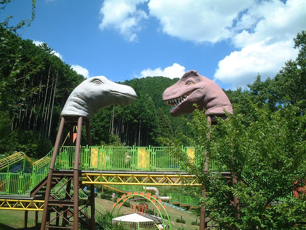 回廊式アスレチック「恐竜の国」/平成榛原子供のもり公園(奈良県宇陀市)