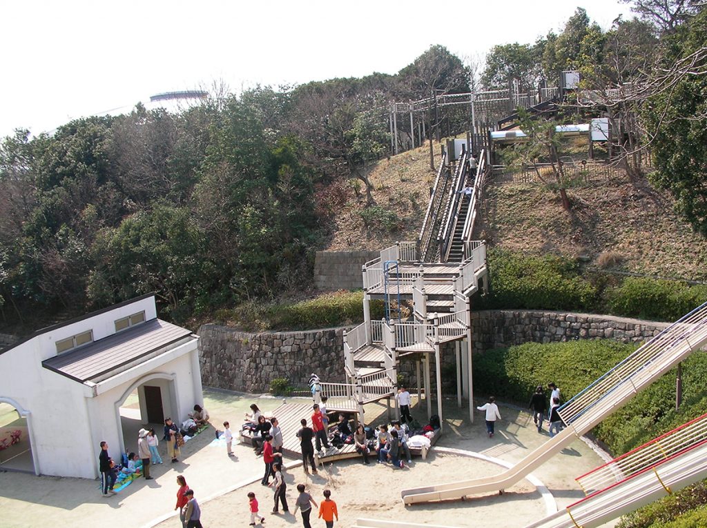ロングスライダーもある「自然のくに」/神戸総合運動公園(兵庫県神戸市)