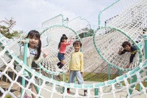 大阪府のアスレチック14選！世界最大のタワーから公園の個性派アスレチック遊具まで