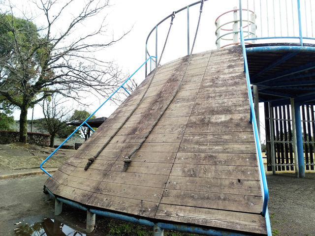 謎の宇宙船のような芸術的な建物外観/久峰総合公園(宮崎県/宮崎市)