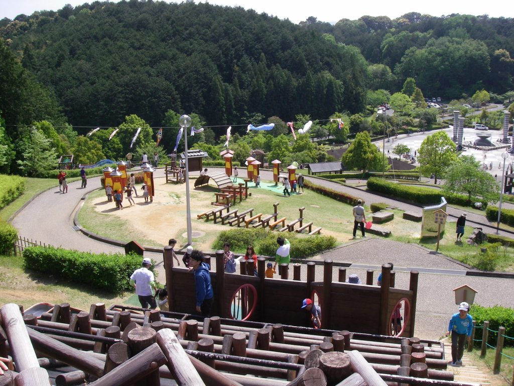「城攻め」をテーマにした「わんばく広場」/新城総合公園(愛知県新城市)