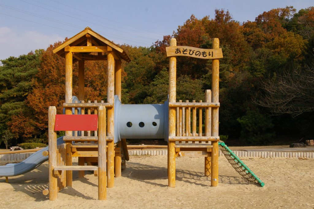 遊びの森 木製コンビ遊具/京都府立山城総合運動公園(太陽が丘)(京都府宇治市)