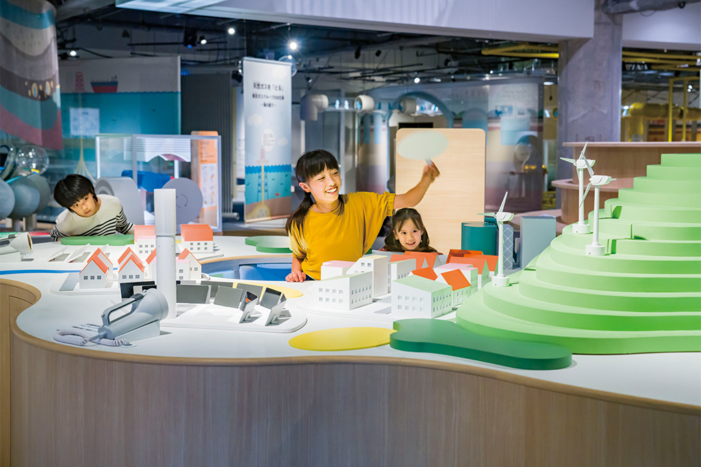 がすてなーにガスの科学館で遊ぶ子ども(東京都/江東区)