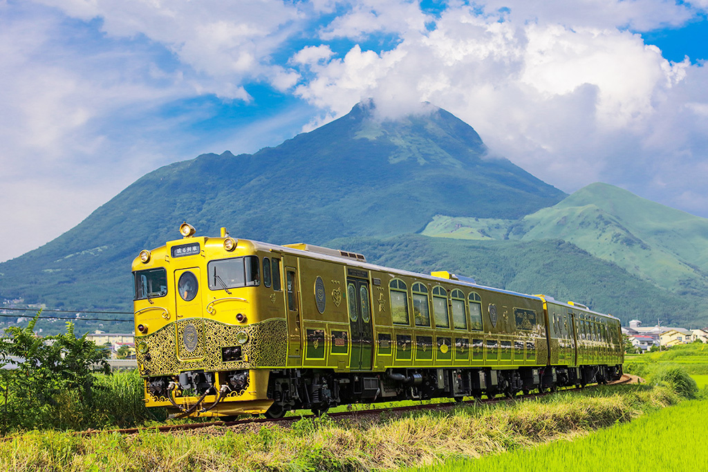 観光列車「或る列車」/JR北九州