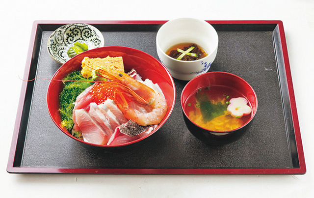 海鮮丼1300円/味華(沖縄県/うるま市)