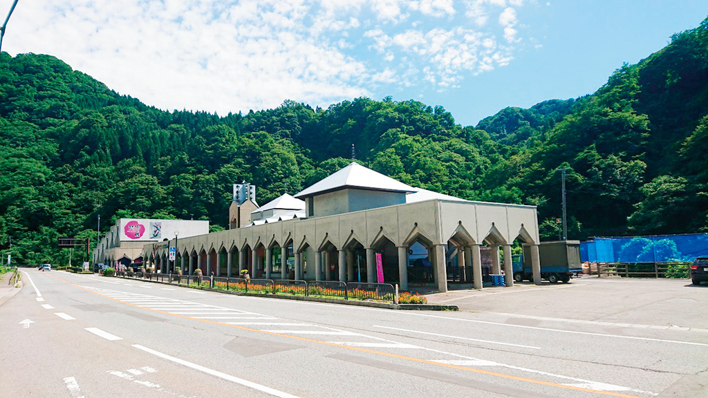 道の駅 「月山」月山あさひ博物村の外観(山形県/鶴岡市)