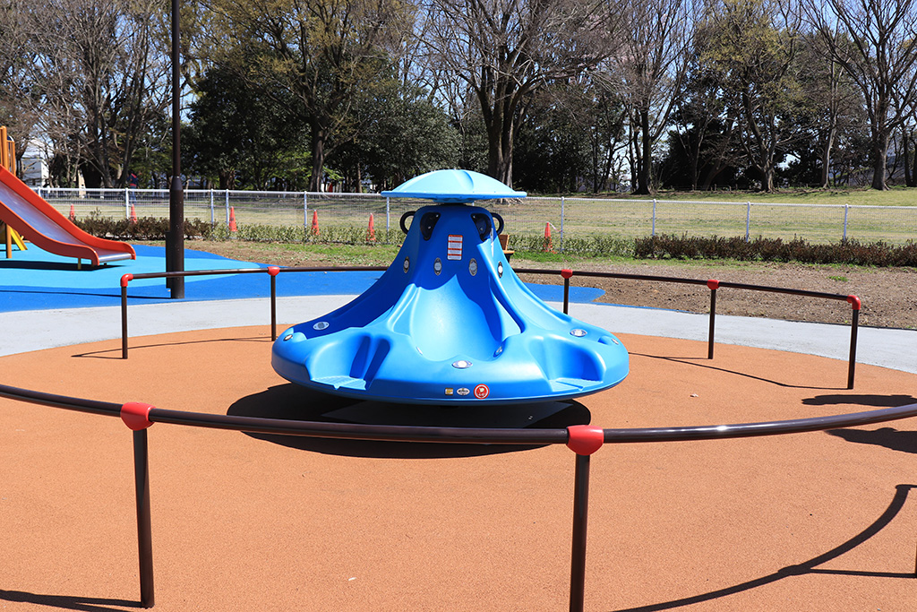 背もたれ型の回転遊具/砧公園(東京都/世田谷区)