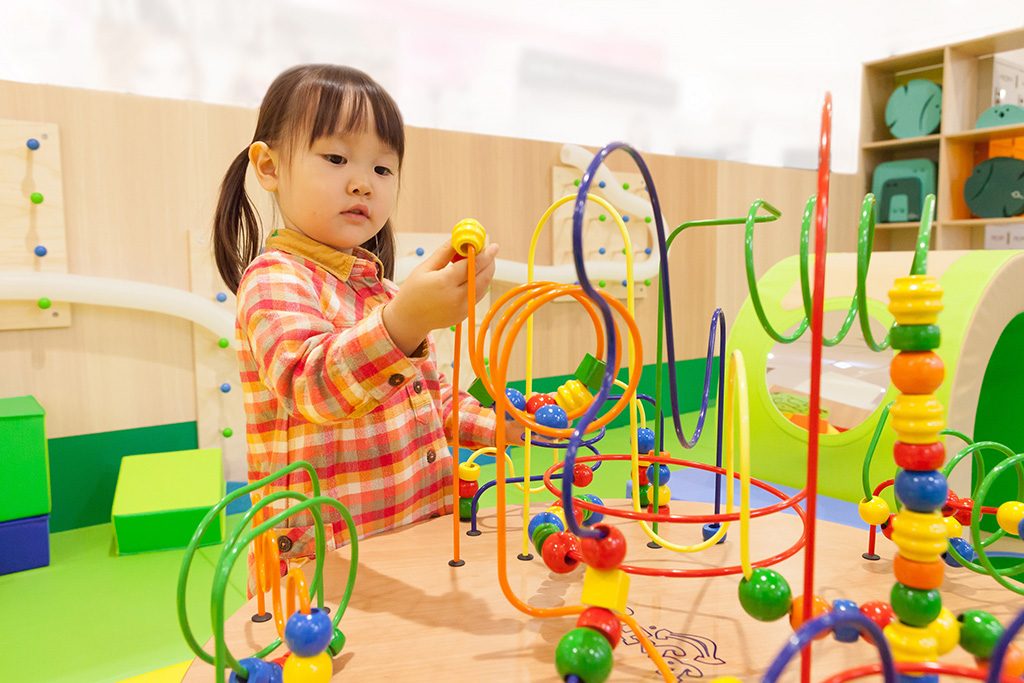 乳幼児向けのおもちゃで遊ぶ子ども/あそびパークPLUS ららぽーと愛知東郷店(愛知県/東郷町)