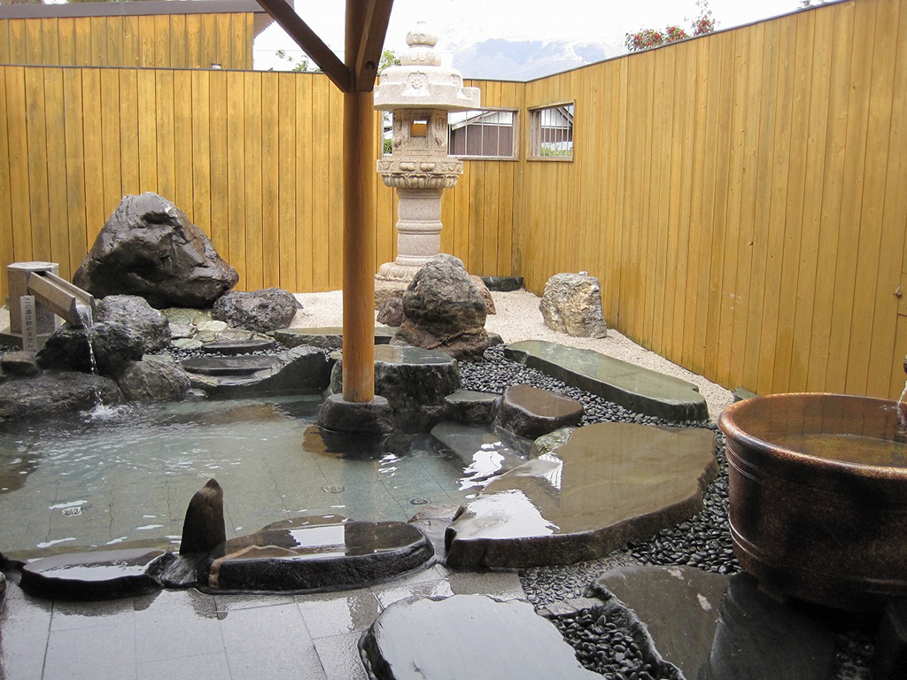 露天風呂つき温泉施設「美肌の湯」/グリーンパーク山東(滋賀県/米原市)