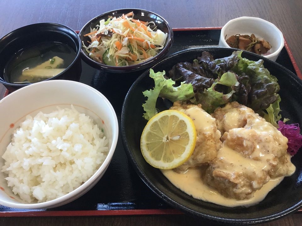 名物のボリューム感たっぷりのわらじ丼/かわみなみPLATZ(宮崎県/川南町)