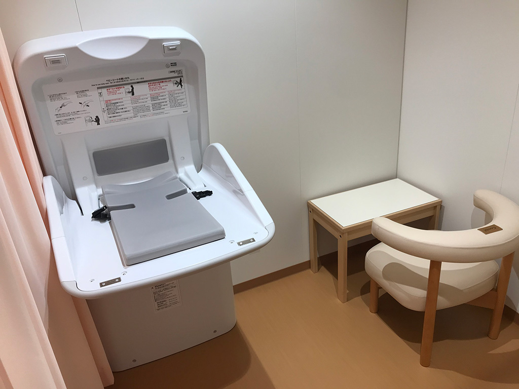 オムツ交換台と授乳室/かわみなみPLATZ(宮崎県/川南町)