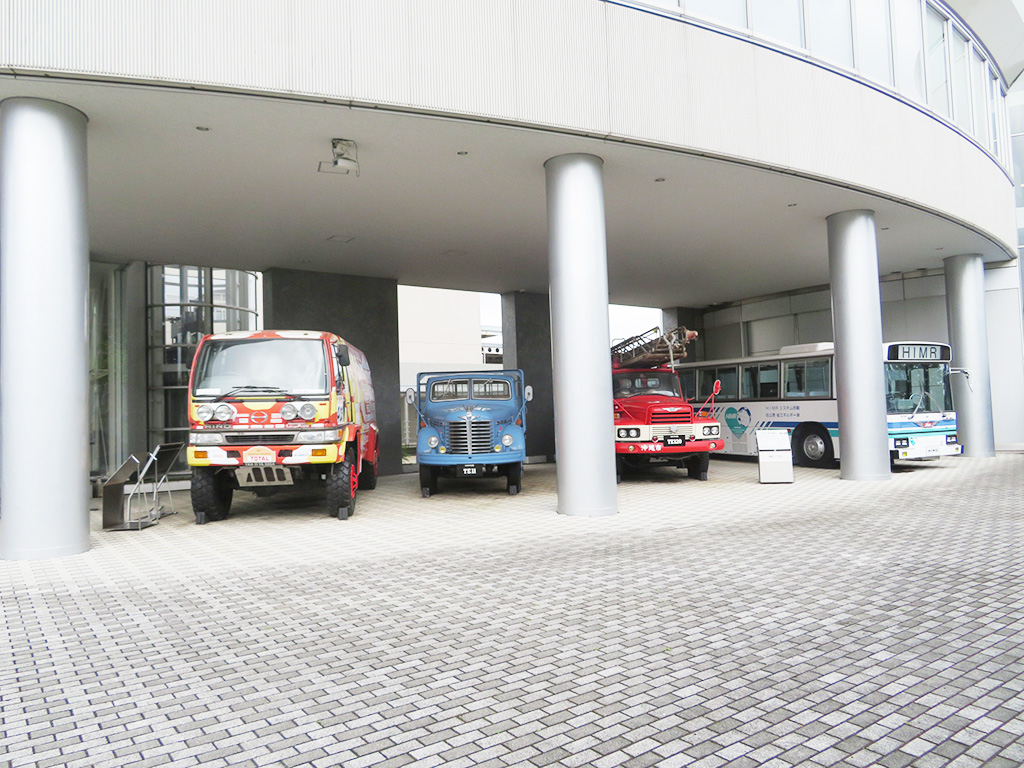 ずらりと並んだ車両/日野オートプラザ(東京都/八王子市)